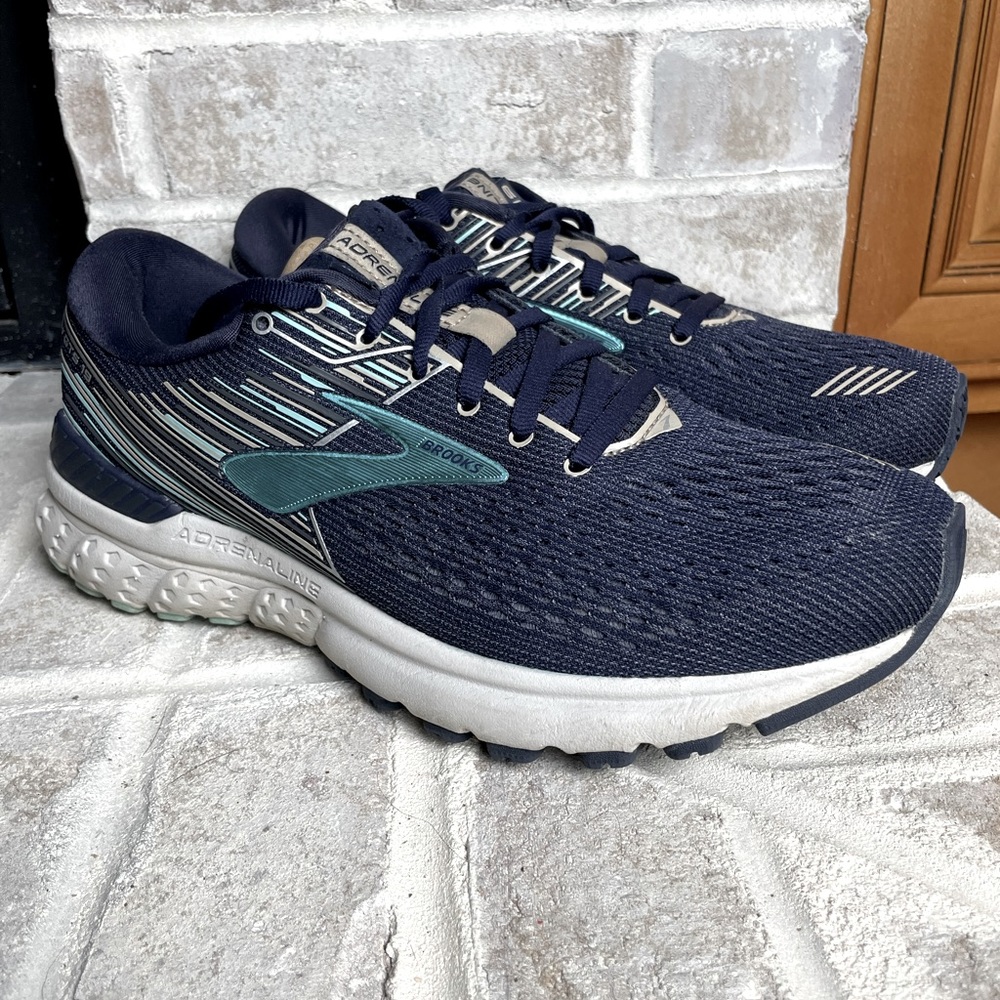 Brooks adrenaline gts 19 woman’s size 8.5 blue and silver